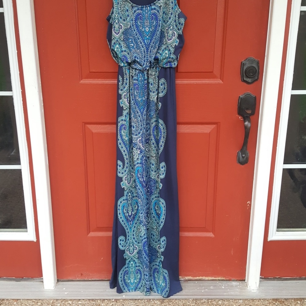 Dress - Picture 2 of 2